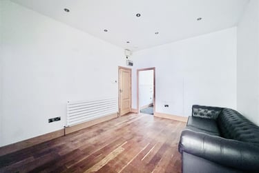 2 bed flat, Castle Boulevard, Lace Market, Nottingham, NG71FE - Image 3